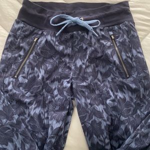 ATHLETA Hiking / Trek Pants, Size 2, Blue Floral Print